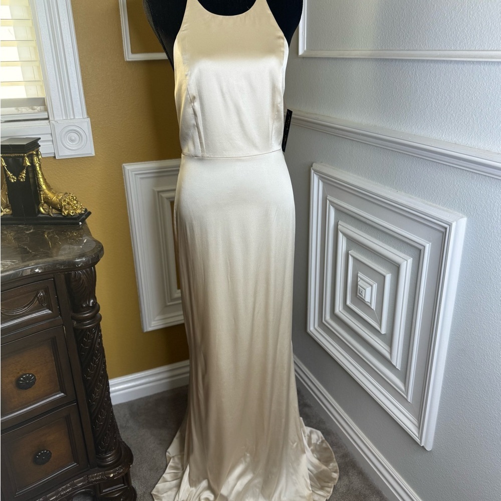 ALICE + OLIVIA
Fluted silk-blend satin gown - Samia Silk-Blend Gown